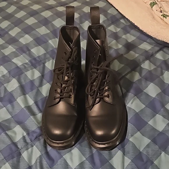 Dr Martens 1460 Mono Boots - Picture 3 of 10